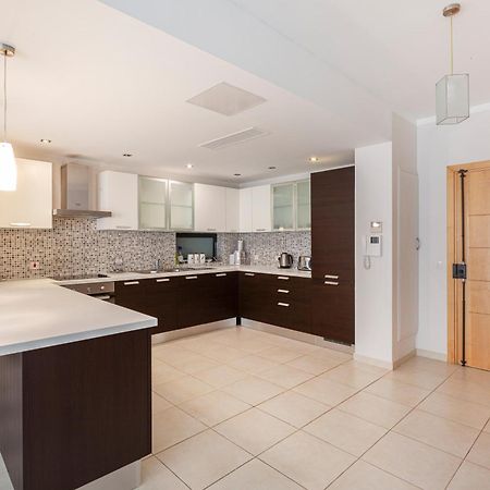 شقة Pender Lux Complex - 3Br Unit With Private Parking By 360 Estates سانت جوليان المظهر الخارجي الصورة