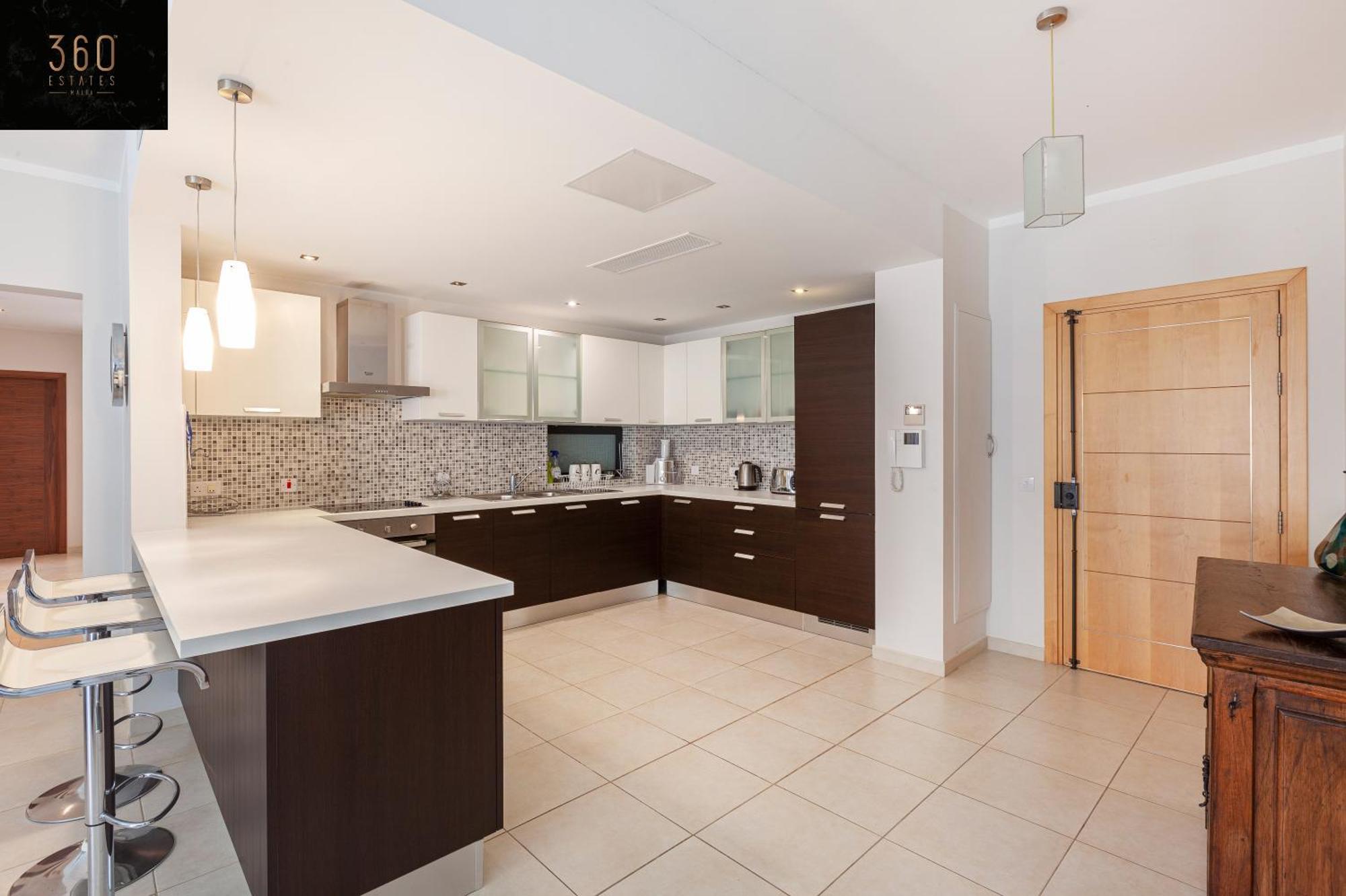شقة Pender Lux Complex - 3Br Unit With Private Parking By 360 Estates سانت جوليان المظهر الخارجي الصورة