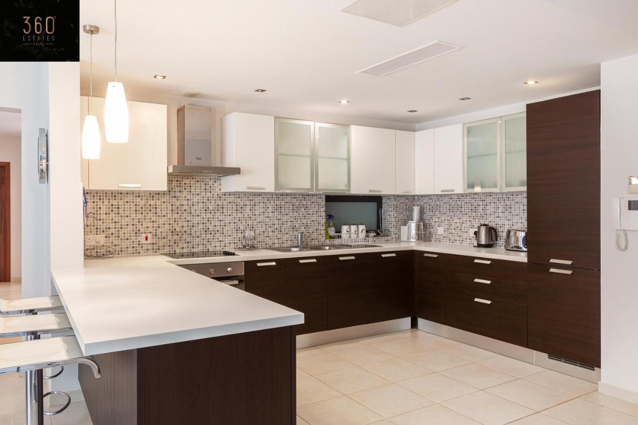 شقة Pender Lux Complex - 3Br Unit With Private Parking By 360 Estates سانت جوليان المظهر الخارجي الصورة